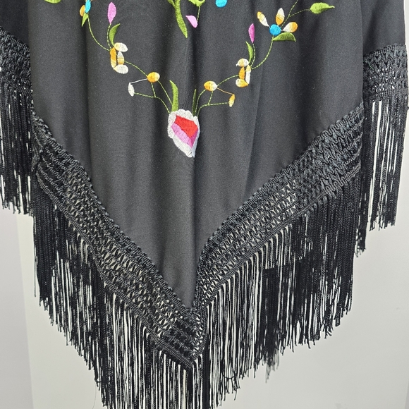 Floral Embroidered Black Shawl with Fringe - Picture 4 of 4